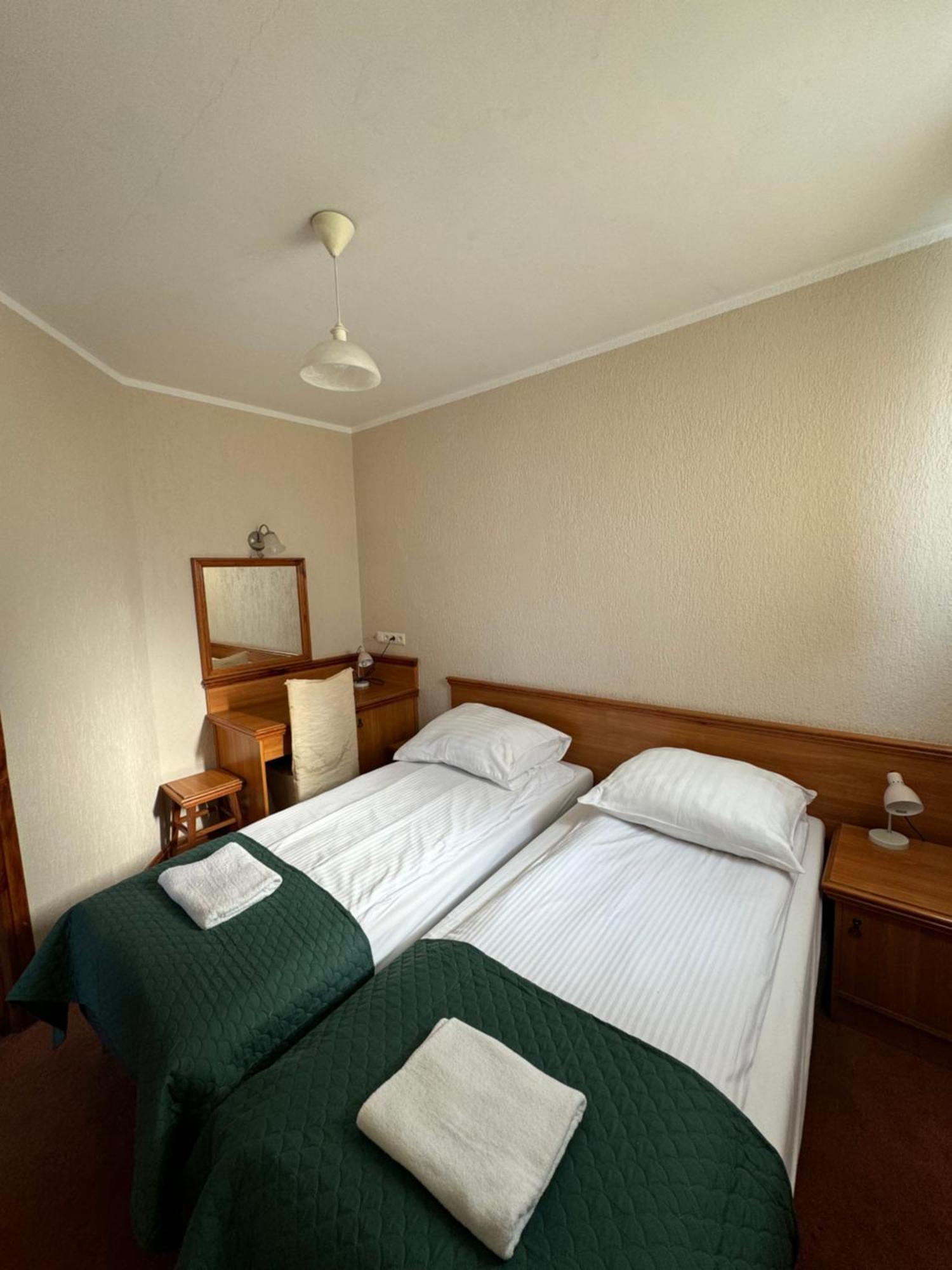 Hotel Victoria Lubowo  Bagian luar foto