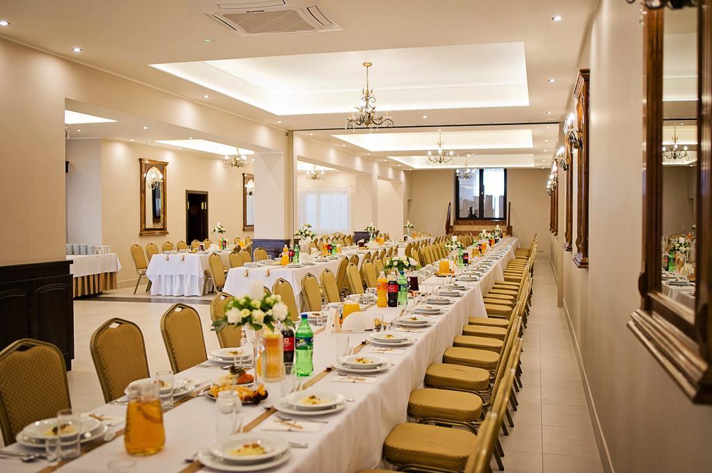 Hotel Victoria Lubowo  Bagian luar foto